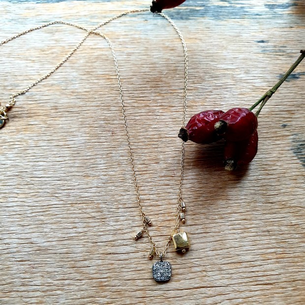 5 Octobre kaklo papuošalas su deimantais MIMI